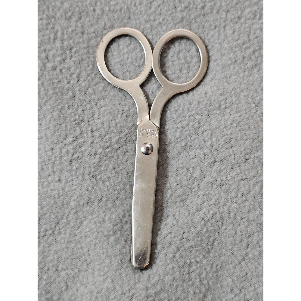 vintage 4.5-inch metal children's safety scissors  blunt tips made in Taiwan